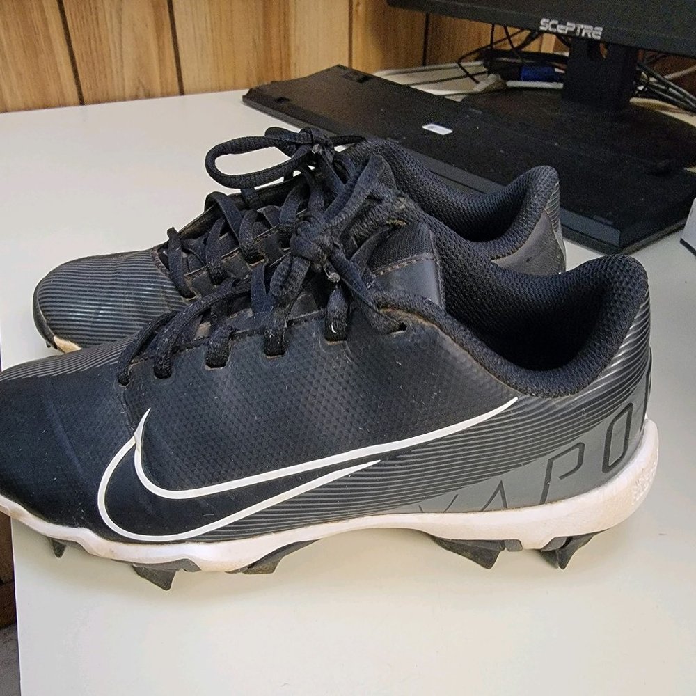 Nike softball cleats size 3Y